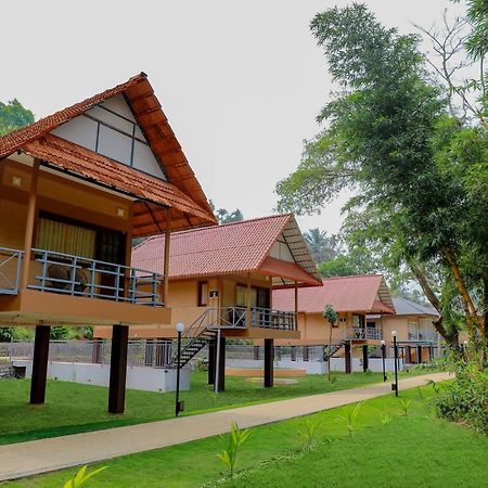 Sterling Vythiri Wayanad Hotel ภายนอก รูปภาพ